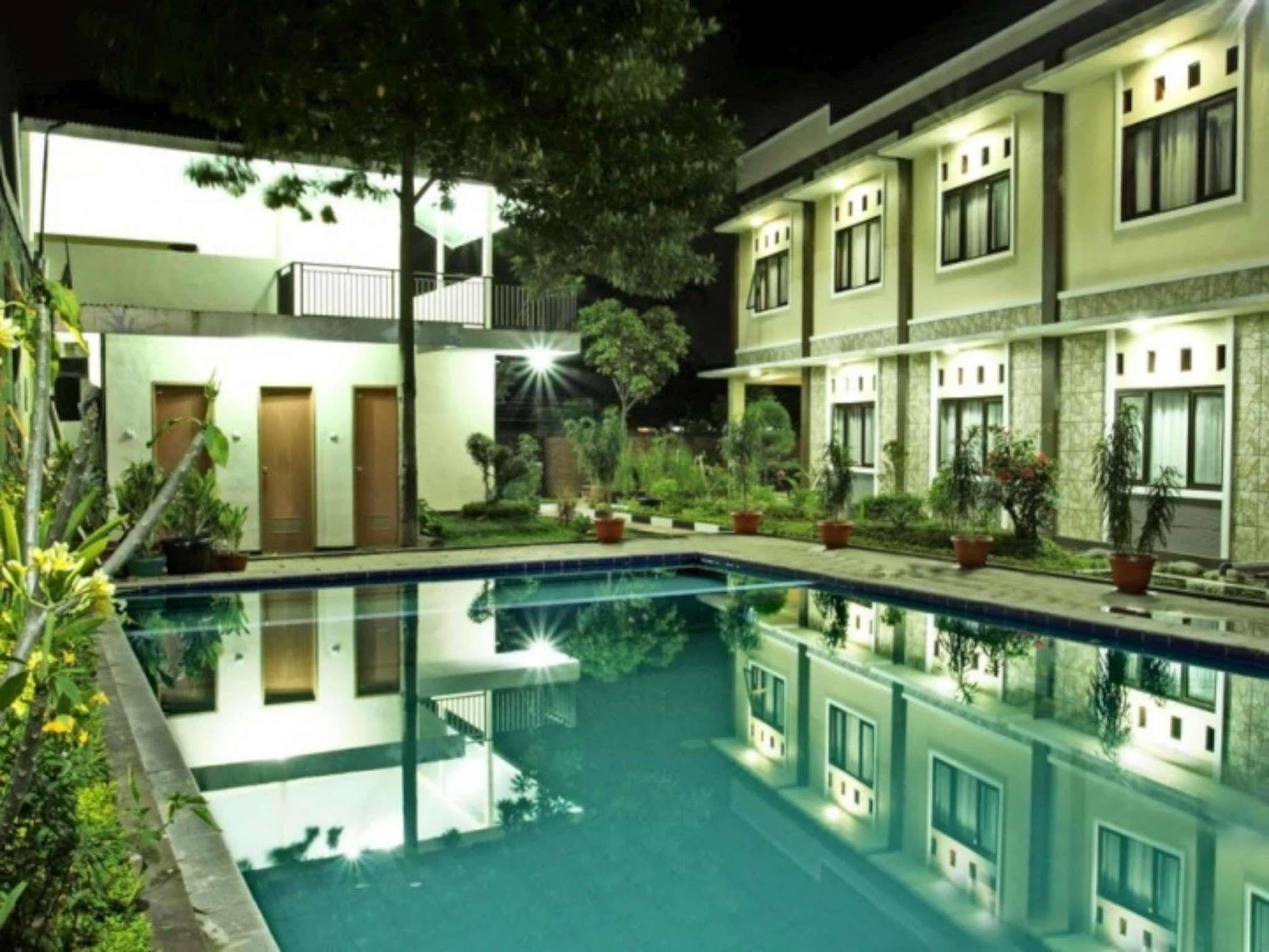 Gumilang Hotel Bogor Exterior foto